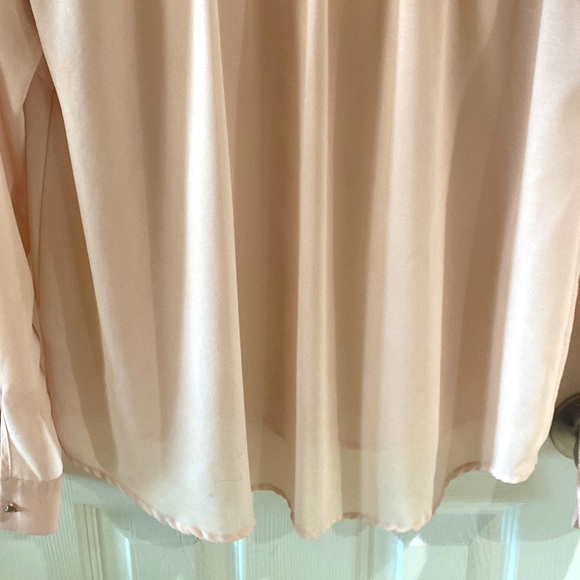 Beautiful Sis Sis/ brand sheer light Pink Blouse w/stud detailing on Collar. ND - Picture 11 of 13